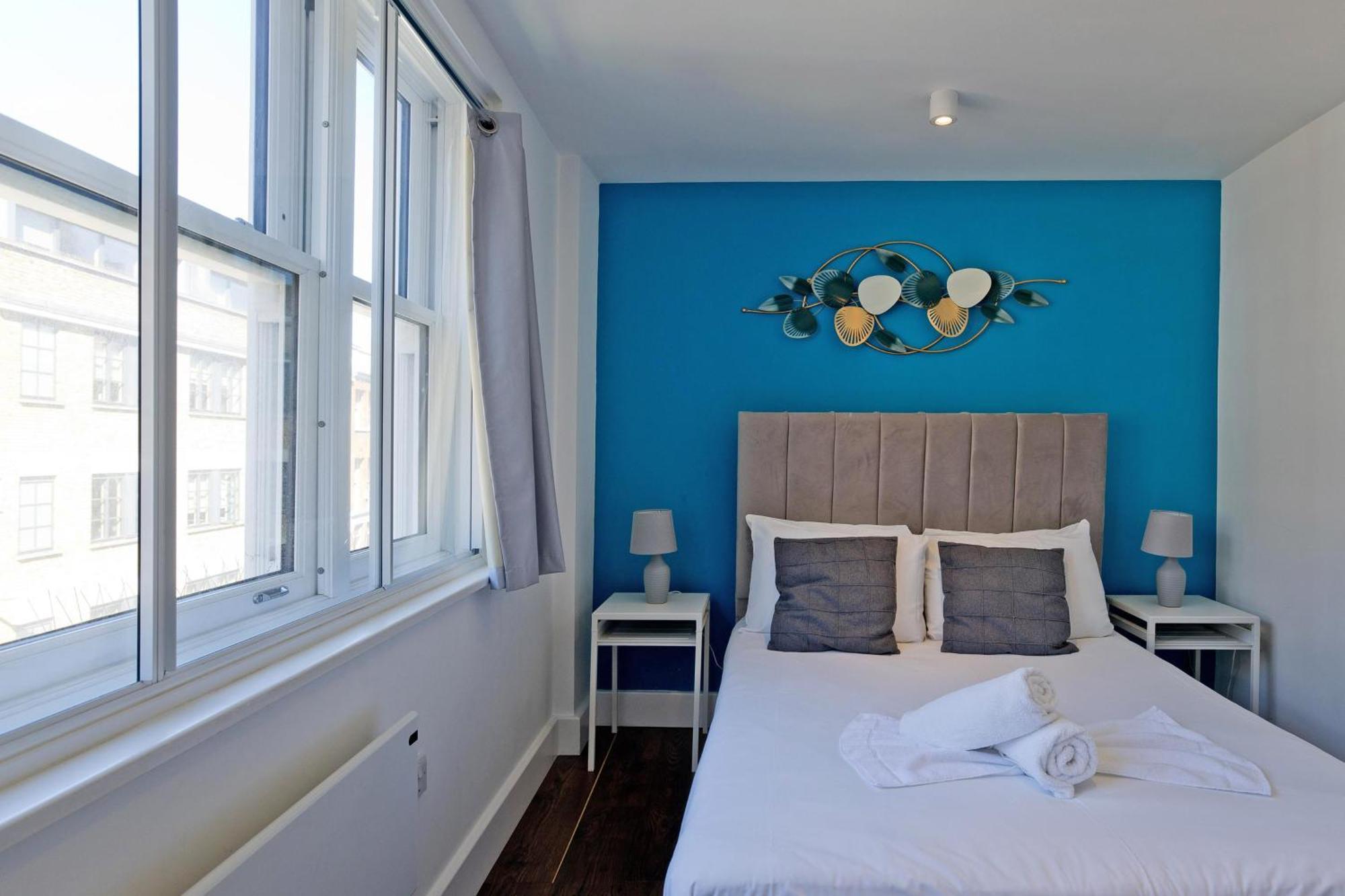 Imperial Middlesex Street Apartment