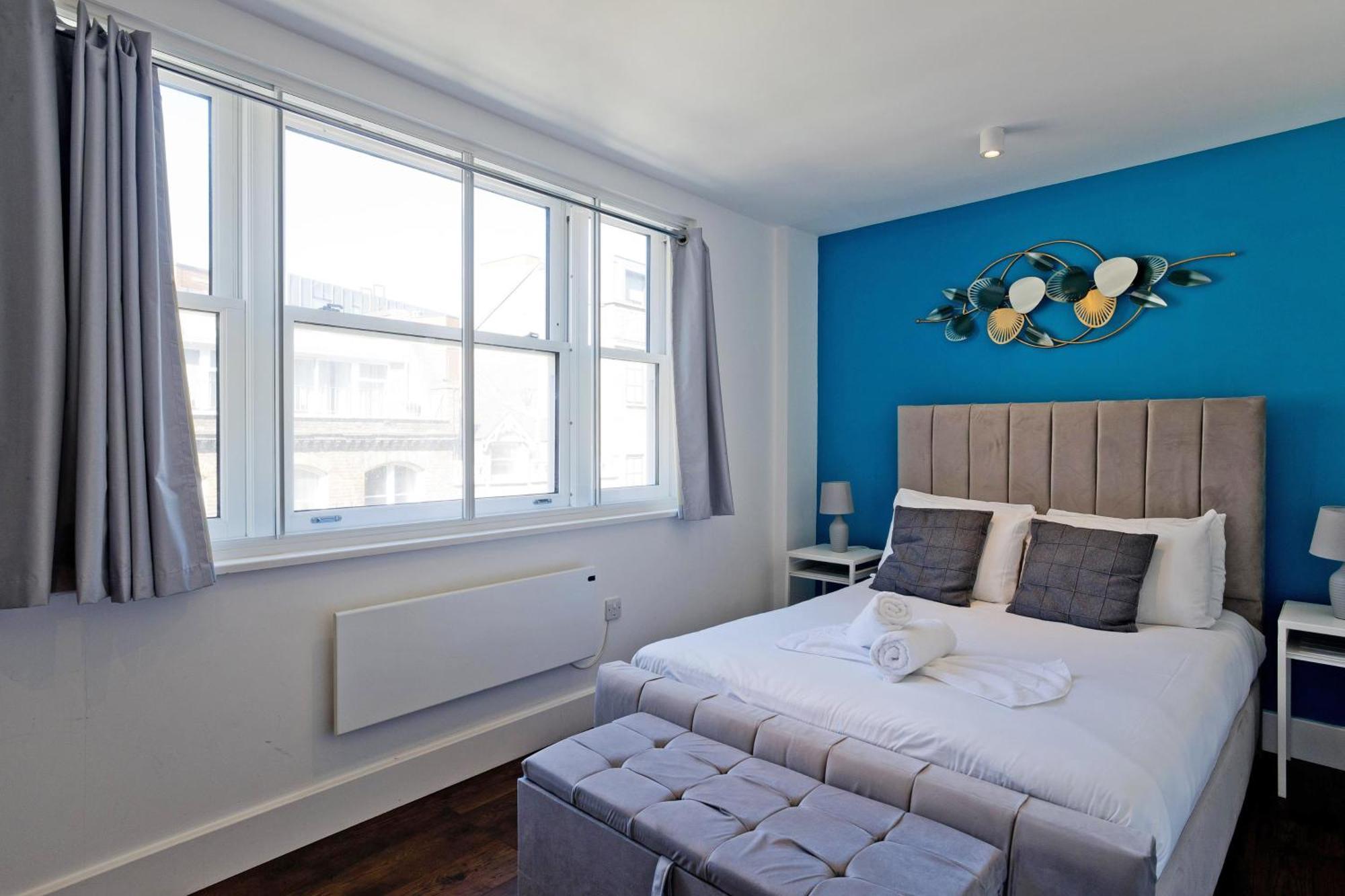 Imperial Middlesex Street Apartment