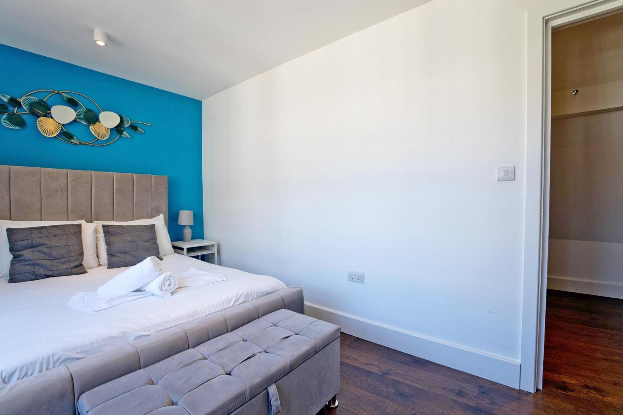 Imperial Middlesex Street Apartment *