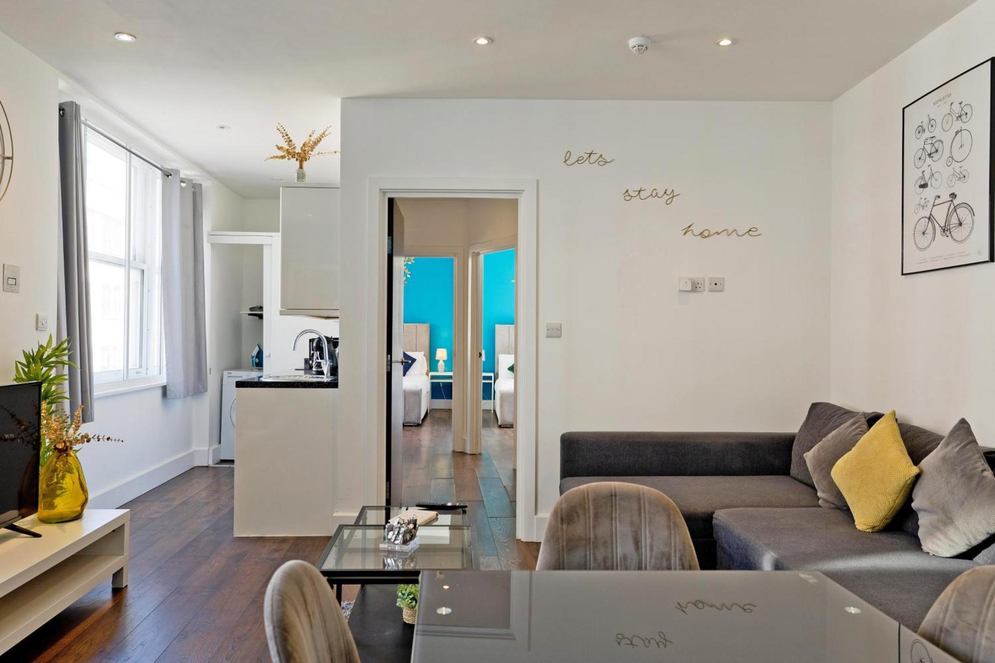 Imperial Middlesex Street Apartment