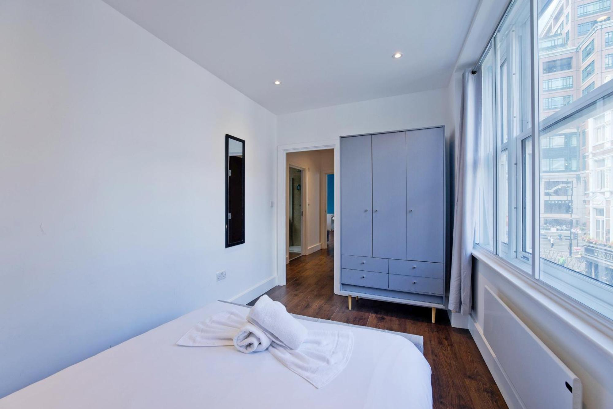 Imperial Middlesex Street Apartment
