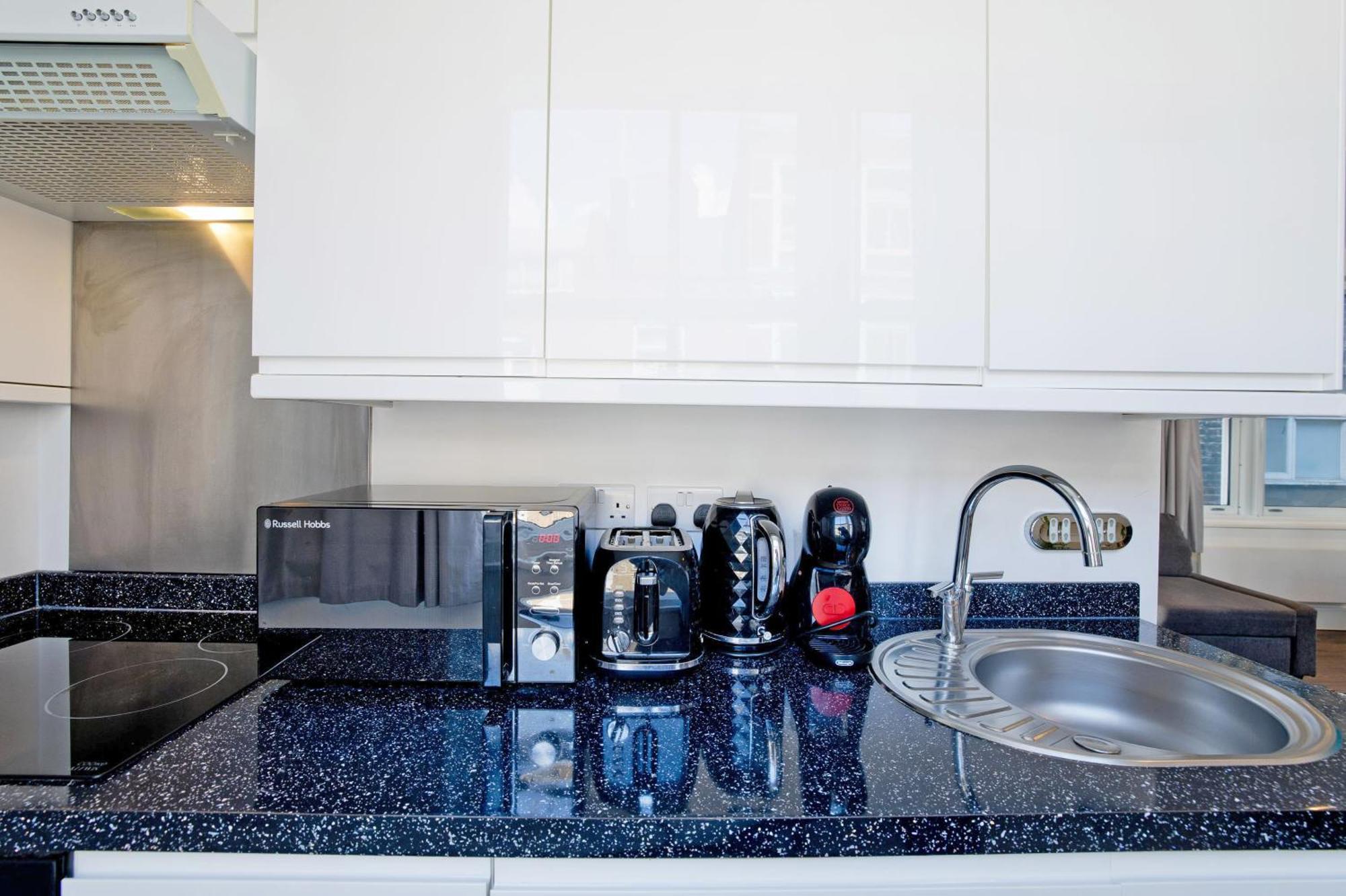 Imperial Middlesex Street Apartment