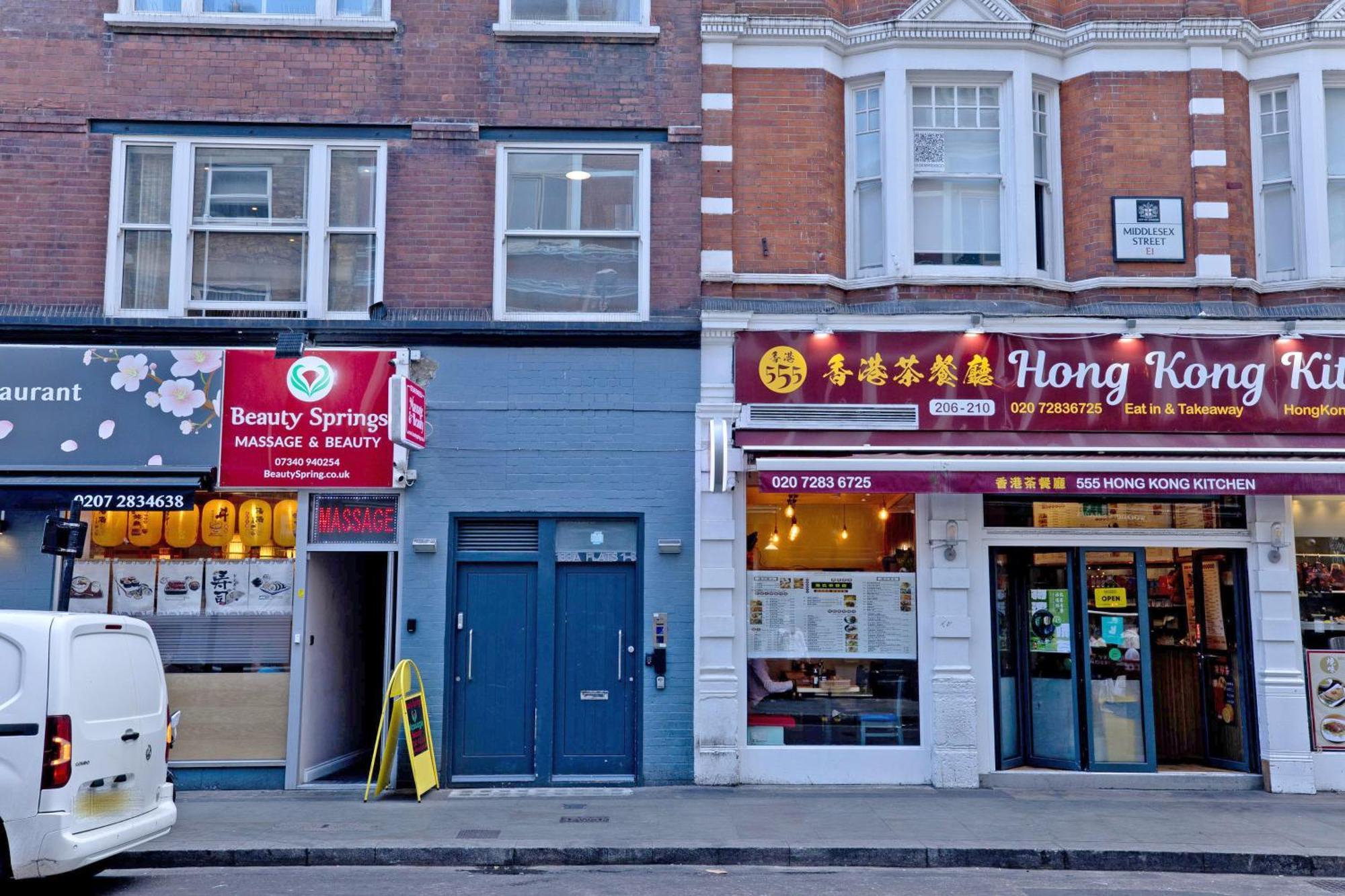 Imperial Middlesex Street Apartment