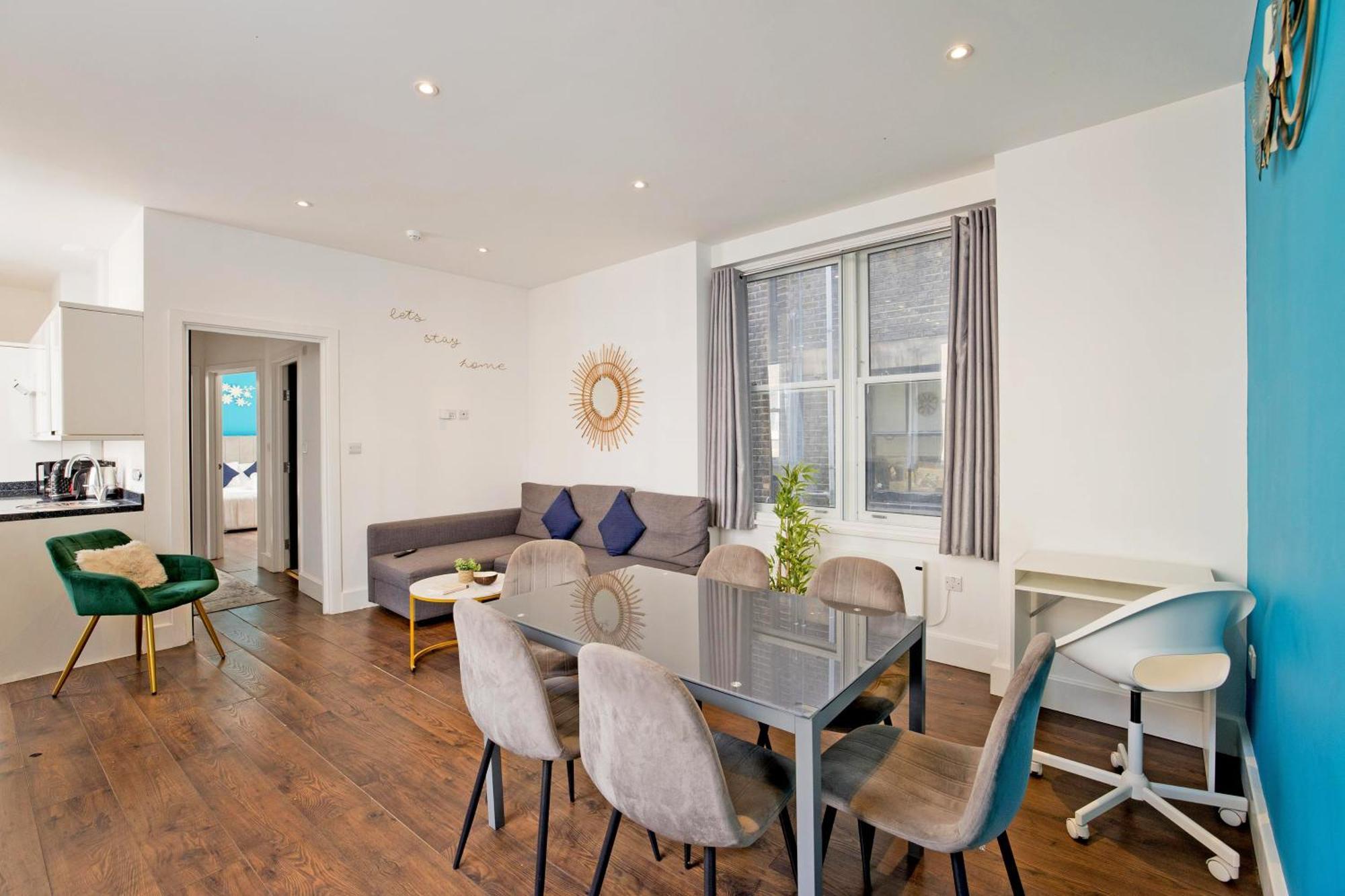 Imperial Middlesex Street Apartment *