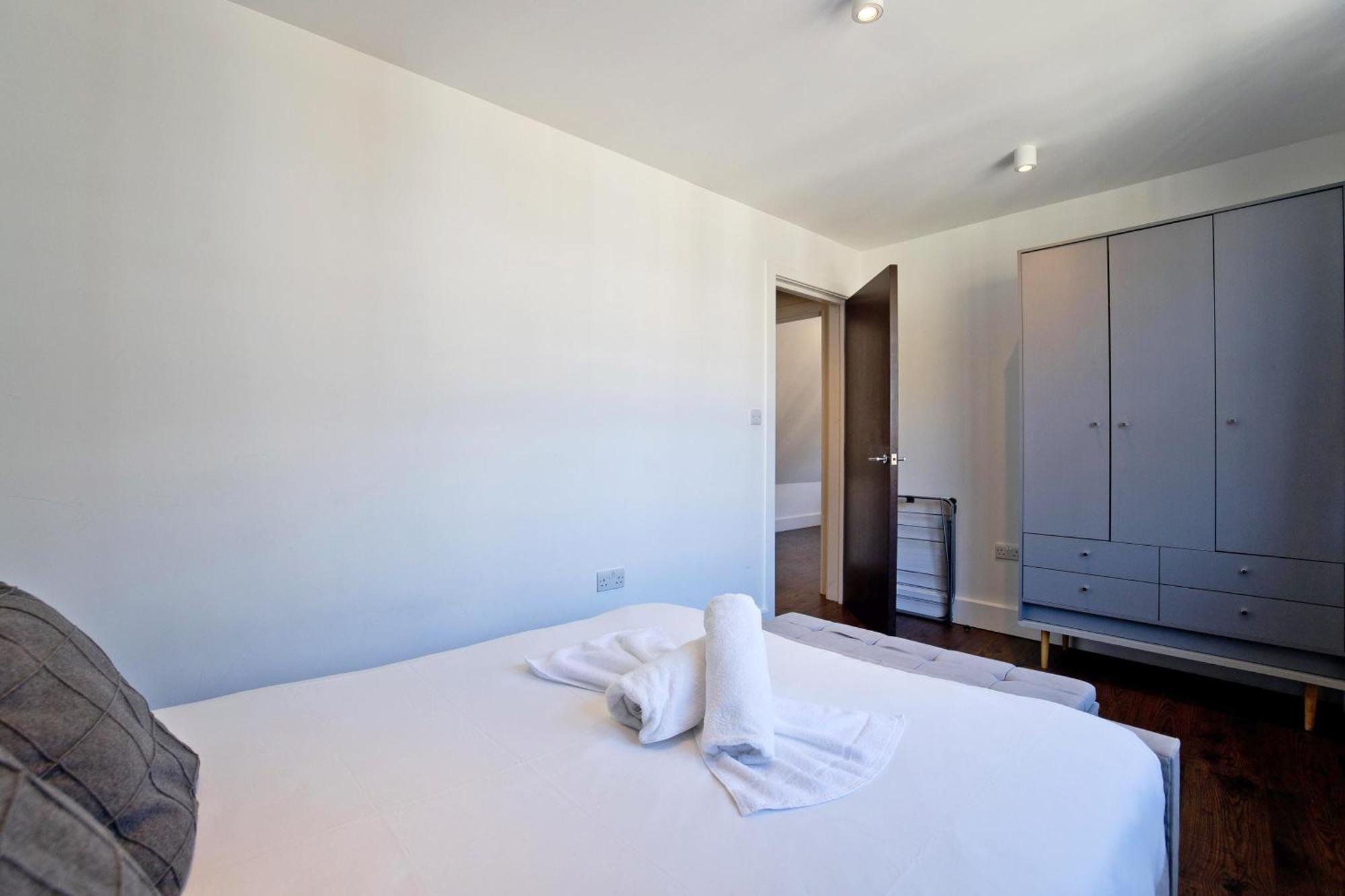 Imperial Middlesex Street Apartment